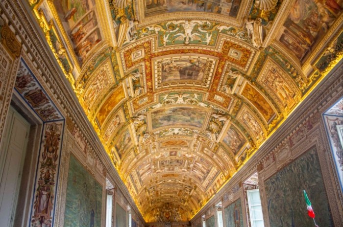 Vatican museum opening hours