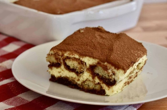 Tiramisu cake